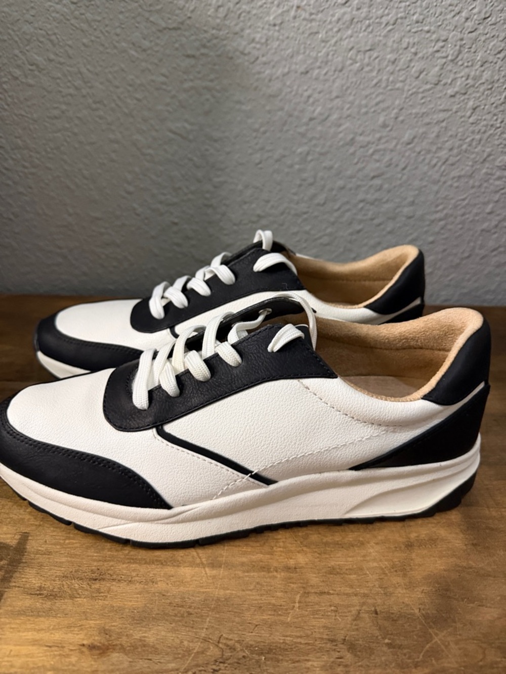 Soul Naturalizer Black & White Sneakers - Low Top size 9.5